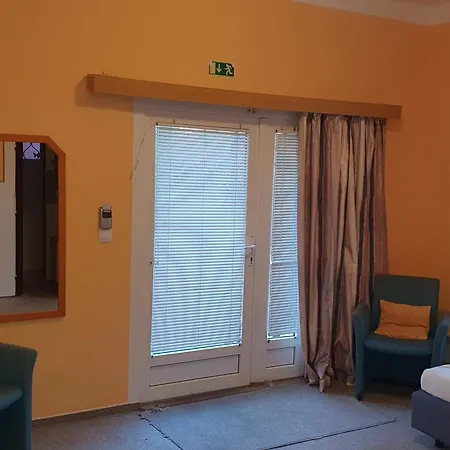 Wellness Penzion Kromeriz - Zlobice Гостевой дом 3*